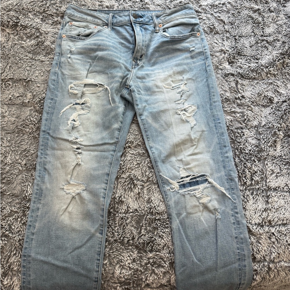American Eagle Outfitters Light Blue Distressed Men Jeans